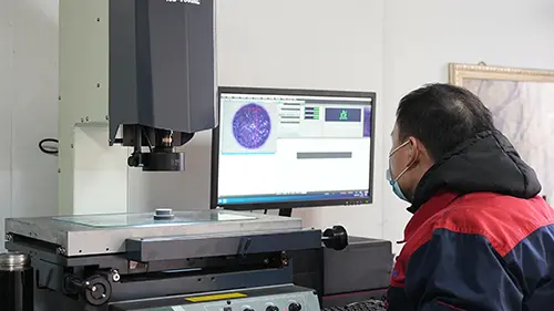 Terava nägemise ja täpsete juhistega rajame kindlalt vormide kvaliteedikaitseliini.